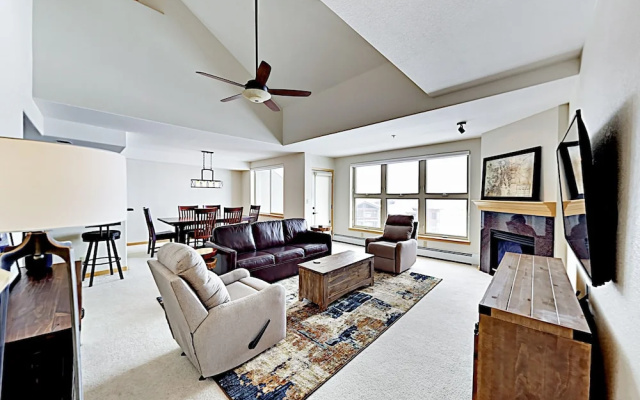 photo 2 of Lakepoint #708 - 3 Br Condo