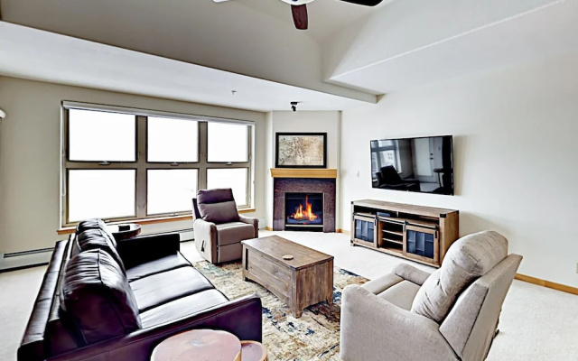 photo 3 of Lakepoint #708 - 3 Br Condo