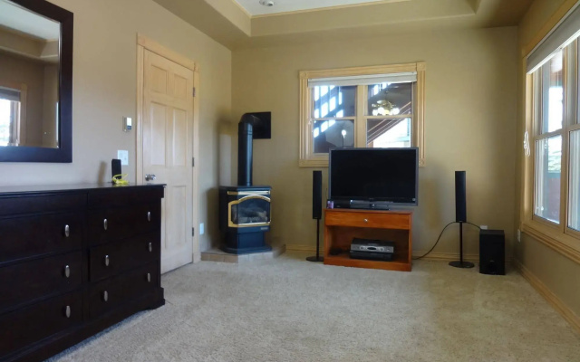 photo 5 of Lakepoint Court