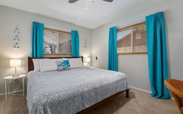 photo 4 of Lakes Sunny Paradise Newly Remodeled 3 Bedroom Home With Pool Fenced in Backyard 3 Home by Redawning