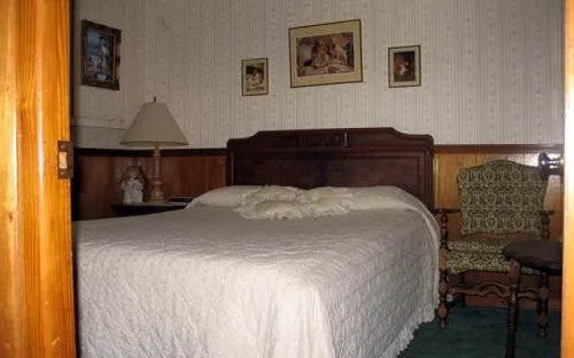 photo 2 of Lakeshore Bed & Breakfast