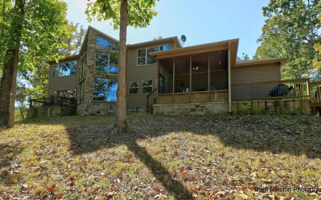photo 2 of Lakeside Lodge - On Beaver Lake