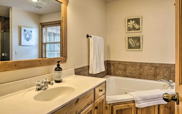photo 4 of Lakeside Branson West Abode w/ Deck & Pool Access