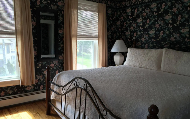 photo 2 of Lakeview Inn