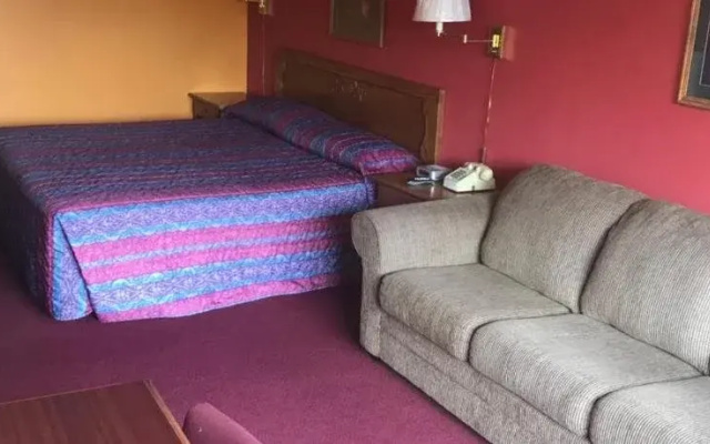 photo 3 of Lakeview Inn