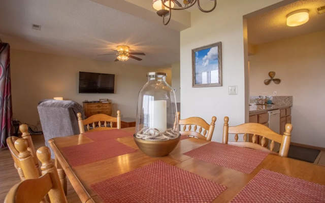 photo 4 of Lakeview Oasis 2 Bedrooms 2 Bathrooms Condo