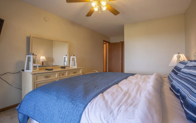 photo 5 of Lakeview Oasis 2 Bedrooms 2 Bathrooms Condo