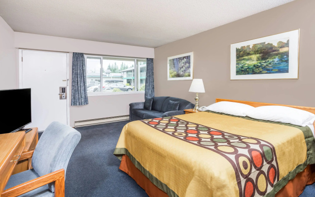 photo 3 of LakeWood Inn & Suites