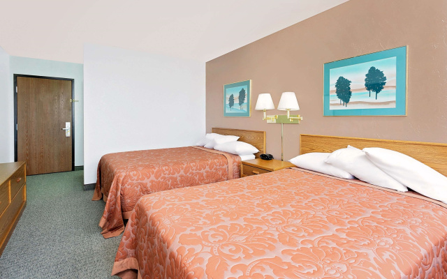 photo 4 of LakeWood Inn & Suites