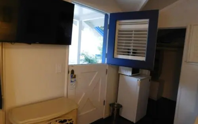 photo 4 of Lamp Lighter Inn & Sunset House Suites
