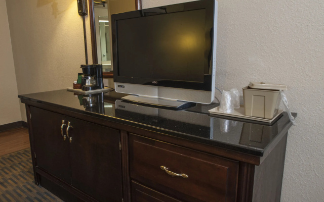 photo 4 of Lamplighter Inn & Suites - North