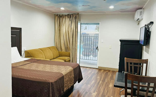 photo 3 of Lanai Motel