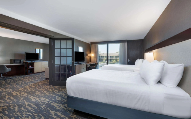 photo 3 of Wyndham Lancaster Resort & Convention Center