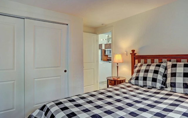 photo 4 of Lances West 13 1 Bedroom Condo by RedAwning