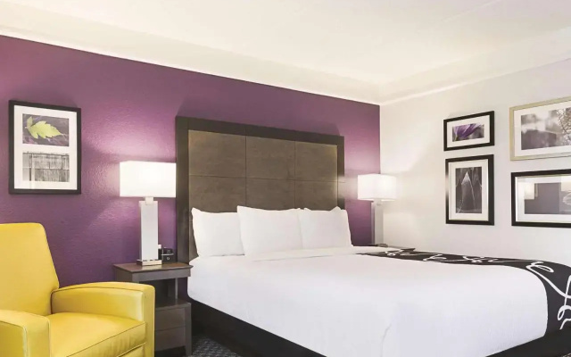 photo 4 of La Quinta Inn & Suites by Wyndham Atlanta Perimeter Medical
