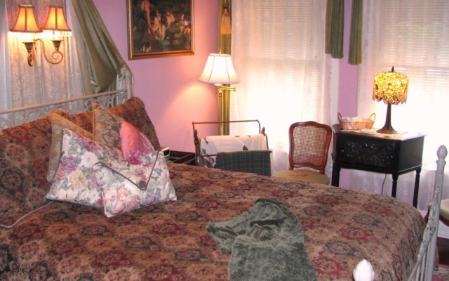 photo 2 of Larelle House Bed and Breakfast