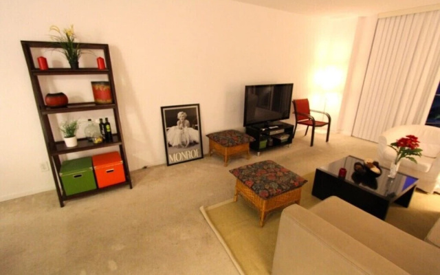 photo 2 of Large 1 Bedroom Bay View Apartment Or610