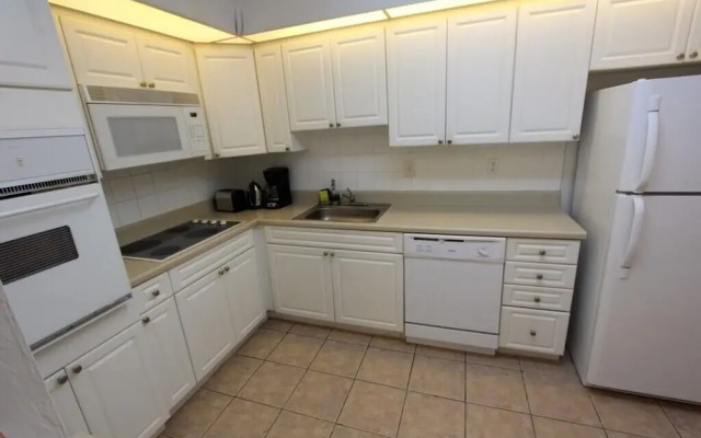 photo 5 of Large 1 Bedroom Bay View Apartment Or610