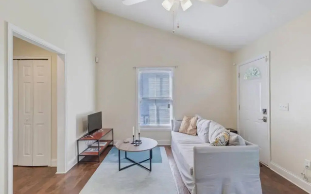 photo 2 of Large 1 BR carriage house in historic SPR