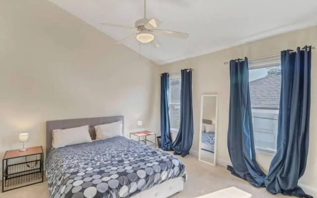 photo 5 of Large 1 BR carriage house in historic SPR