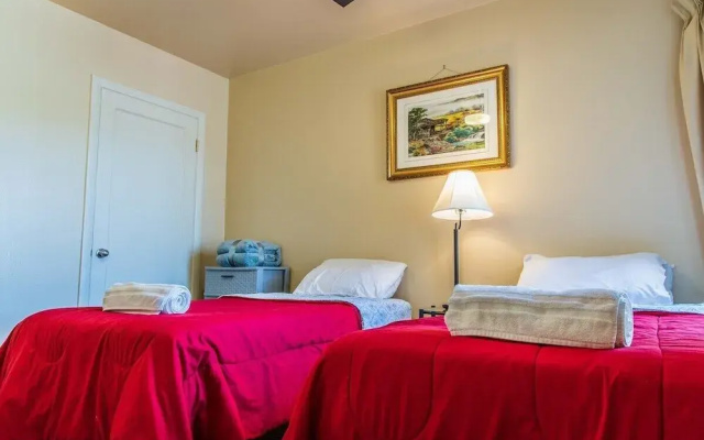 photo 2 of Large 2 Bed w/ Room For 8