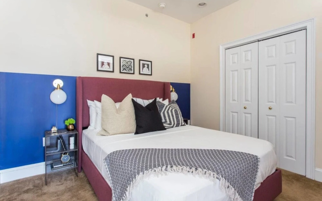 photo 4 of Large 2 BR/ 2BA Duplex in City Center by Domio