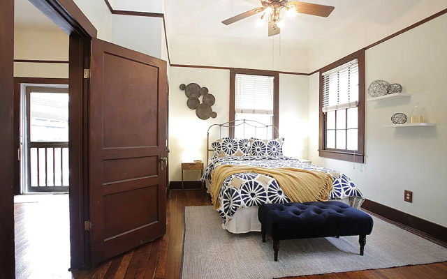 photo 3 of LARGE 2BR in Warehouse District HEART OF NOLA