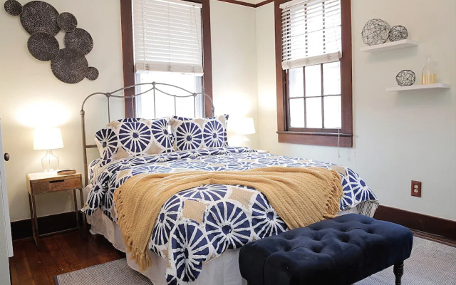 photo 4 of LARGE 2BR in Warehouse District HEART OF NOLA
