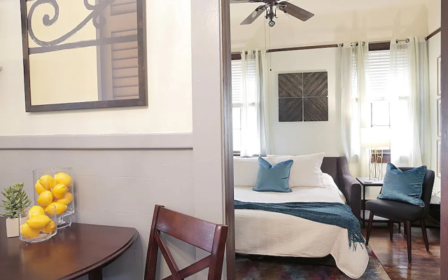 photo 5 of LARGE 2BR in Warehouse District HEART OF NOLA