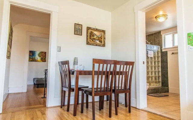 photo 4 of Large and Bright 3 Bedroom With Room For 7