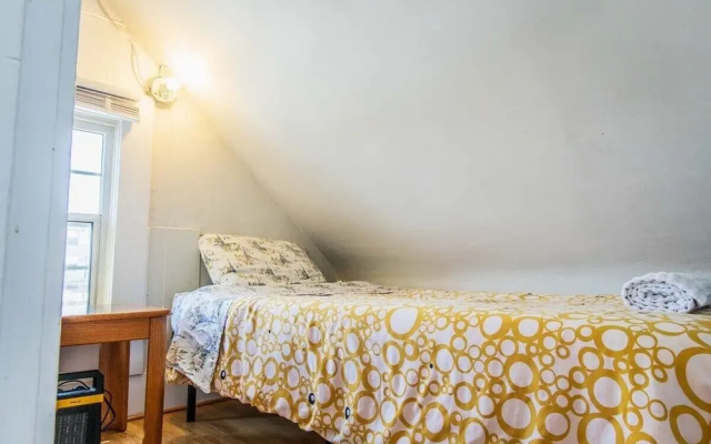 photo 5 of Large and Bright 3 Bedroom With Room For 7