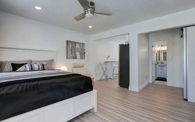 photo 2 of B3 Large Contemporary Studio Steps From Beach With AC