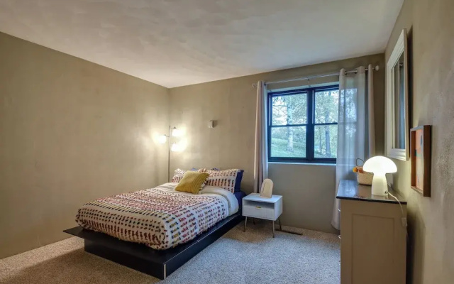 photo 4 of Large Home w/ Game Room, 4 Mi to Mississippi River