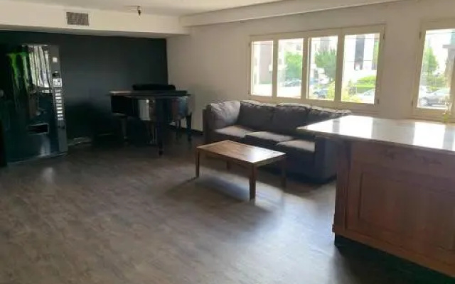 photo 5 of Large Hotel Style Suite (C00)