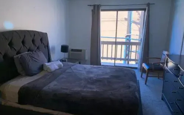 photo 2 of Large Hotel Suite with walk in closet- C18