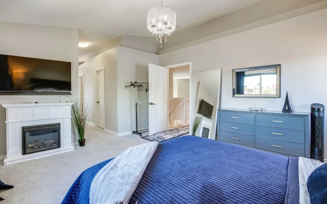 photo 4 of Large Las Vegas Home w/ Pool, Hot Tub + Game Room