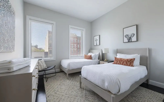 photo 2 of Large Stylish 3BR Loft on Cobblestone Ln Near NYC
