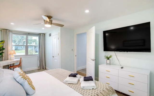 photo 4 of Largo Escape w/ Heated Pool & Lanai Oasis!