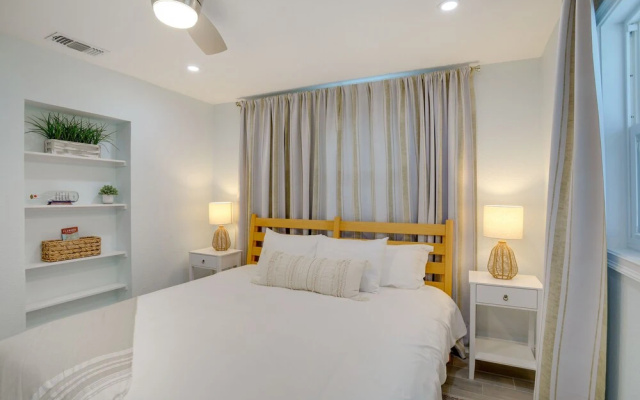 photo 5 of Largo Escape w/ Heated Pool & Lanai Oasis!
