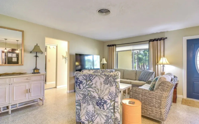 photo 3 of 4 Mi to Dog Beach: Largo Home w/ Pool & Hot Tub!