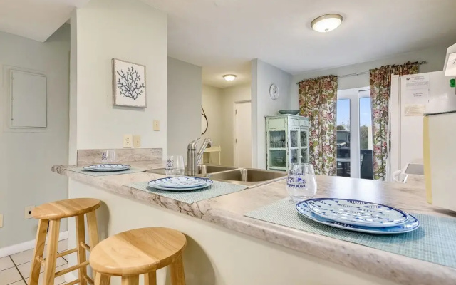 photo 2 of Largo Mar by Book That Condo