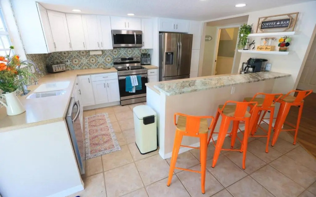 photo 2 of Largo Oasis Near Beaches