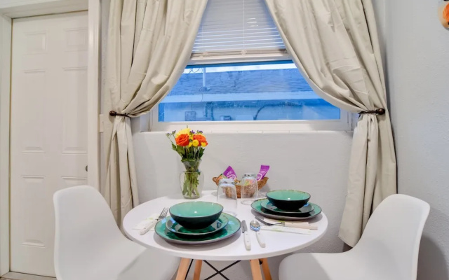 photo 2 of Largo Vacation Rental: 5 Mi to Clearwater Beach!