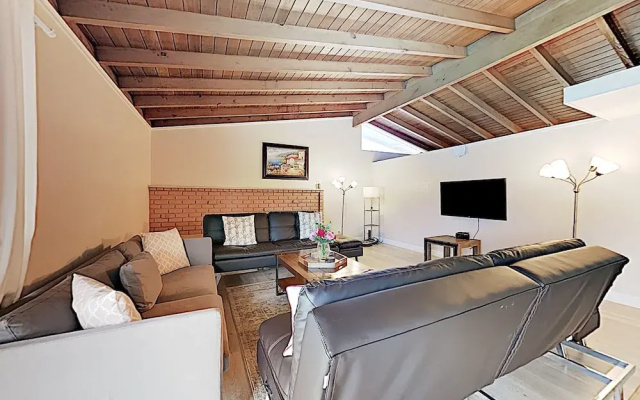 photo 4 of Larry 10631 - 3 Br home by RedAwning