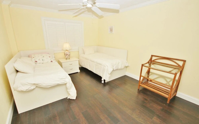 photo 2 of Las Brisas 424 Apartment 2