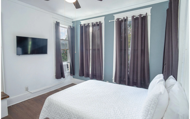 photo 5 of Embrace Tranquility 1br/1ba Near Downtown