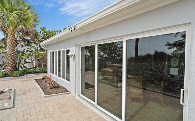 photo 2 of Las Hermanas 3 1 Bedroom Condo by RedAwning