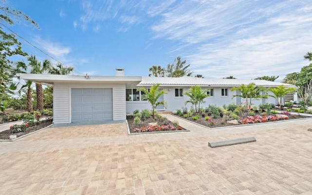 photo 5 of Las Hermanas 3 1 Bedroom Condo by RedAwning