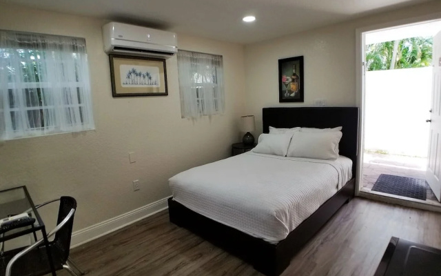 photo 3 of Las Olas Guesthouse at 15th Avenue