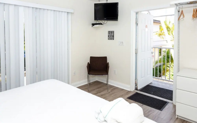 photo 4 of Las Olas Guesthouse at 15th Avenue